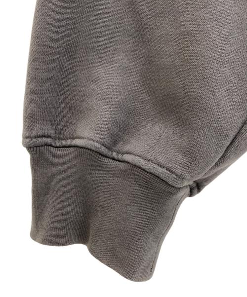 AMIRI（アミリ）AMIRI (アミリ) AVENUE MONTAIGNE SWEAT P/O グレー サイズ:Mの古着・服飾アイテム