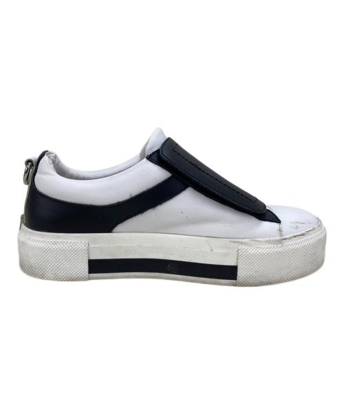 ALEXANDER McQUEEN（アレキサンダーマックイーン）ALEXANDER McQUEEN (アレキサンダーマックイーン) スニーカー ホワイト×ブラック サイズ:24cmの古着・服飾アイテム