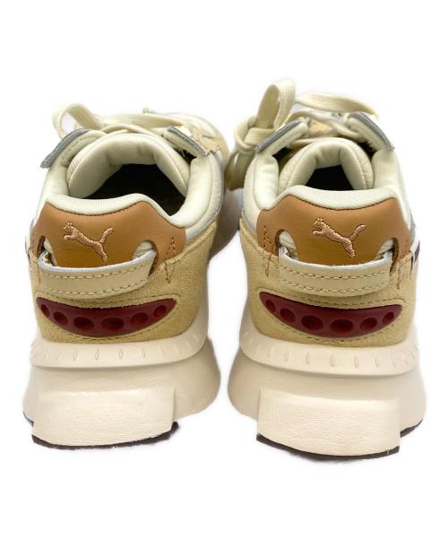 PUMA（プーマ）PUMA (プーマ) スニーカー ベージュ×ホワイト サイズ:23.5の古着・服飾アイテム