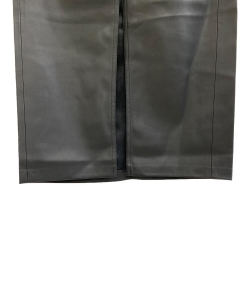 LEVI'S（リーバイス）LEVI'S (リーバイス) フェイクレザースカート ブラック サイズ:W61 未使用品の古着・服飾アイテム