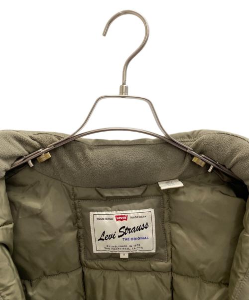 LEVI'S（リーバイス）LEVI'S (リーバイス) BRIGGS ショートパファージャケット カーキ サイズ:Sの古着・服飾アイテム