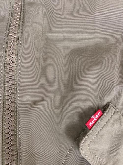 LEVI'S（リーバイス）LEVI'S (リーバイス) BRIGGS ショートパファージャケット カーキ サイズ:Sの古着・服飾アイテム