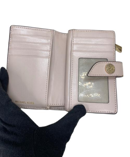 MICHAEL KORS（マイケル・コース）MICHAEL KORS (マイケル・コース) 2つ折り財布 ピンクの古着・服飾アイテム