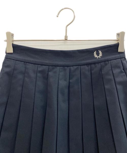 FRED PERRY（フレッドペリー）FRED PERRY (フレッドペリー) プリーツミディスカート ブラック サイズ:Sの古着・服飾アイテム