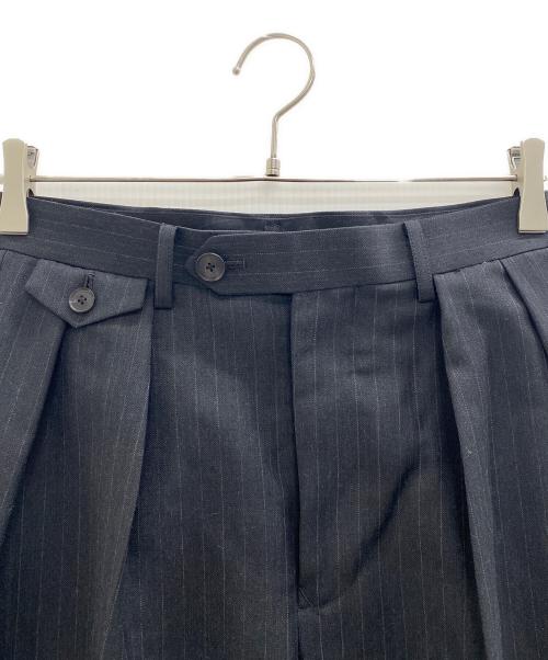AURALEE（オーラリー）AURALEE (オーラリー) BLUEFACED WOOL TWO-TUCK SLACKS ブラック 未使用品の古着・服飾アイテム