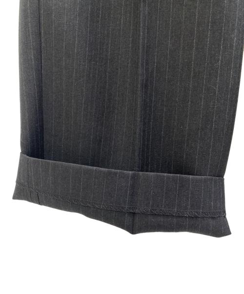 AURALEE（オーラリー）AURALEE (オーラリー) BLUEFACED WOOL TWO-TUCK SLACKS ブラック 未使用品の古着・服飾アイテム