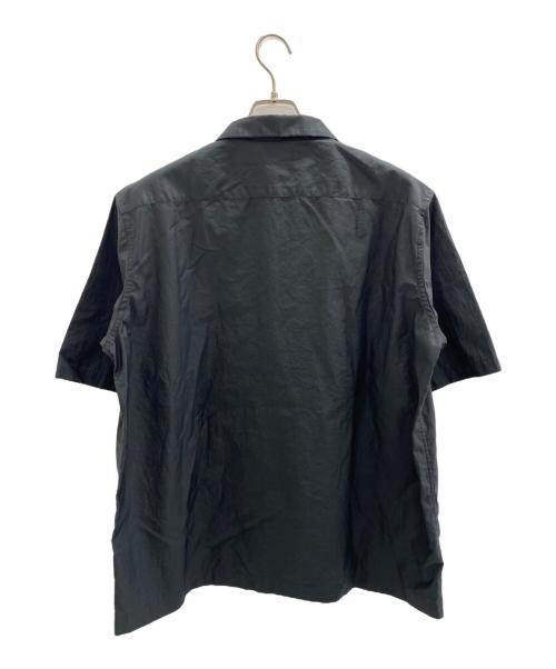 LACOSTE（ラコステ）LACOSTE (ラコステ) コットンバックサテンオープンネックシャツ ブラック サイズ:Mの古着・服飾アイテム