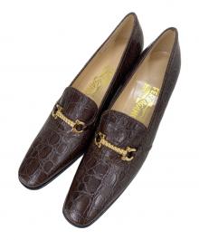 Salvatore Ferragamo（サルヴァトーレ フェラガモ）の古着「クロコ型押しヒールパンプス」｜ブラウン