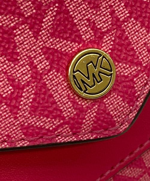 MICHAEL KORS（マイケル・コース）MICHAEL KORS (マイケル・コース) ジェットセット ラージ シグネチャー ロゴ エンベロープ リストレット ウォレット ショッキングピンクの古着・服飾アイテム