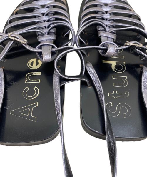Acne studios（アクネ ストゥディオズ）Acne studios (アクネ ストゥディオズ) グラディエーターサンダル シルバー×ブラック サイズ:38の古着・服飾アイテム