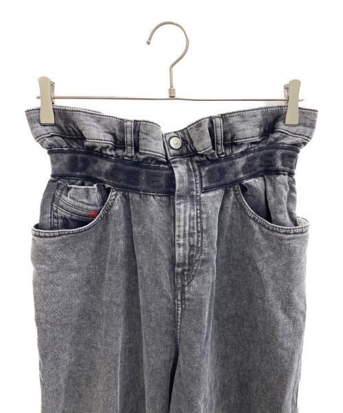 DIESEL（ディーゼル）DIESEL (ディーゼル) ウエストギャザーデニムパンツ グレー サイズ:W29の古着・服飾アイテム