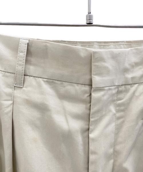 Maison Margiela（メゾンマルジェラ）Maison Margiela (メゾンマルジェラ) サイドストラップ2タックパンツ ベージュ サイズ:44の古着・服飾アイテム