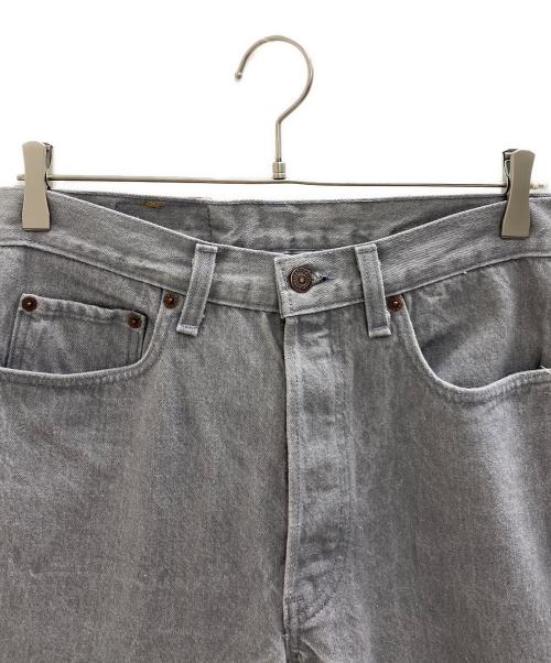 LEVI'S（リーバイス）LEVI'S (リーバイス) デニムパンツ ライトグレー サイズ:W32の古着・服飾アイテム