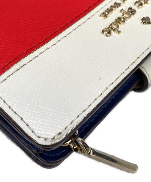 Kate Spade（ケイトスペード）Kate Spade (ケイトスペード) ステイシー カラーブロック ミディアム コンパクト バイフォールド ウォレット レッド×ベージュの古着・服飾アイテム