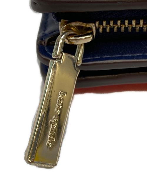 Kate Spade（ケイトスペード）Kate Spade (ケイトスペード) ステイシー カラーブロック ミディアム コンパクト バイフォールド ウォレット レッド×ベージュの古着・服飾アイテム