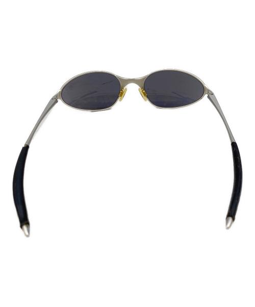 OAKLEY（オークリー）OAKLEY (オークリー) Y2K イーワイアー サングラス シルバーの古着・服飾アイテム