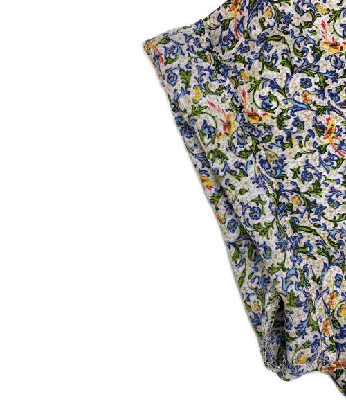 AMACA（アマカ）AMACA (アマカ) 半袖フラワープリント比翼ブラウス ベージュ×グリーン サイズ:38の古着・服飾アイテム