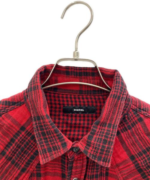 DIESEL（ディーゼル）DIESEL (ディーゼル) カットオフウエスタンシャツ レッド×ブラック サイズ:Lの古着・服飾アイテム