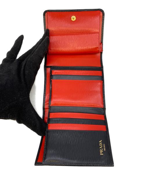 PRADA（プラダ）PRADA (プラダ) 3つ折り財布 ブラック×レッドの古着・服飾アイテム