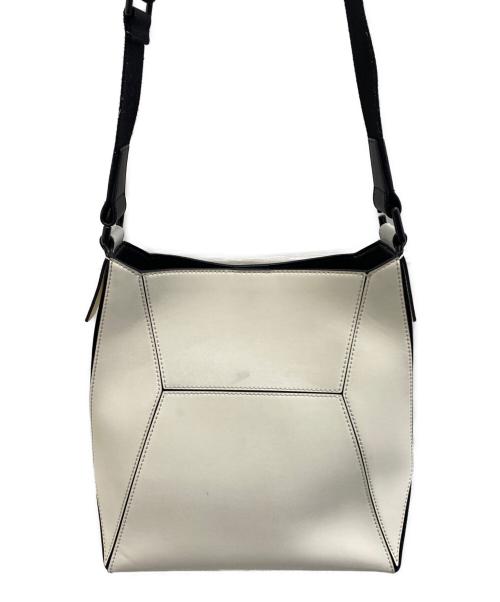 CHARLES & KEITH（チャールズアンドキース）CHARLES & KEITH (チャールズアンドキース) ショルダーバッグ ホワイトの古着・服飾アイテム