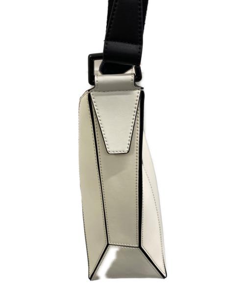 CHARLES & KEITH（チャールズアンドキース）CHARLES & KEITH (チャールズアンドキース) ショルダーバッグ ホワイトの古着・服飾アイテム