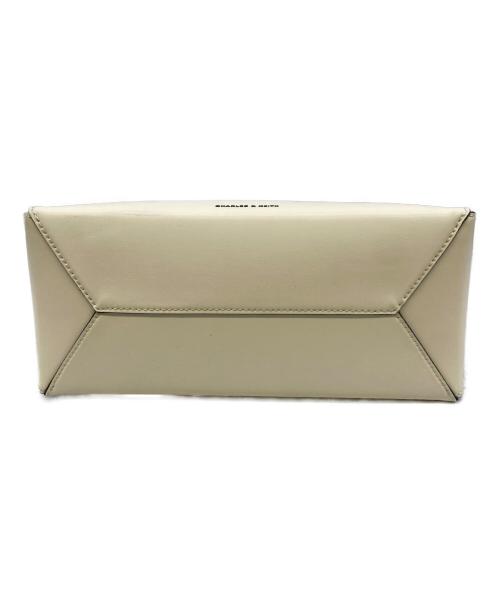 CHARLES & KEITH（チャールズアンドキース）CHARLES & KEITH (チャールズアンドキース) ショルダーバッグ ホワイトの古着・服飾アイテム