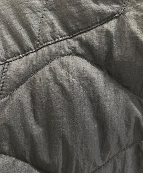 UNIQLO（ユニクロ）UNIQLO (ユニクロ) WHITE MOUNTAINEERING (ホワイトマウンテ二アニング) キルティングノーカラーダウンジャケット ブラック サイズ:Lの古着・服飾アイテム