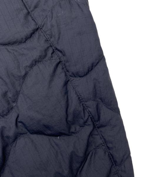 UNIQLO（ユニクロ）UNIQLO (ユニクロ) WHITE MOUNTAINEERING (ホワイトマウンテ二アニング) キルティングノーカラーダウンジャケット ブラック サイズ:Lの古着・服飾アイテム