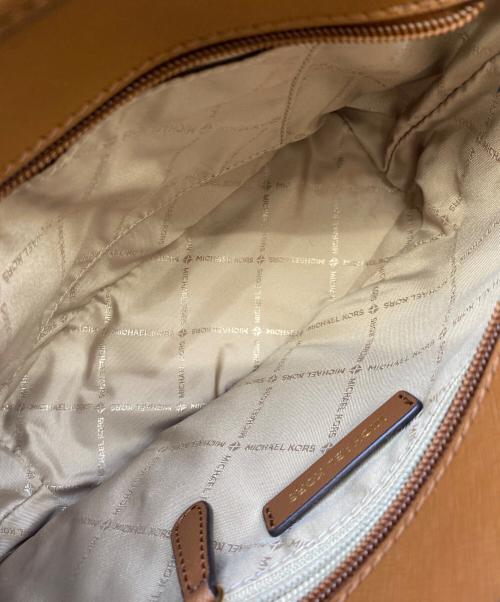 MICHAEL KORS（マイケルコース）MICHAEL KORS (マイケルコース) JET SET TRAVEL XS CARRYALL TZ TOTE ブラウンの古着・服飾アイテム