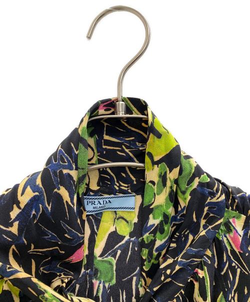 PRADA（プラダ）PRADA (プラダ) リーフプリントボウタイブラウス ブラック×グリーン サイズ:M (40)の古着・服飾アイテム
