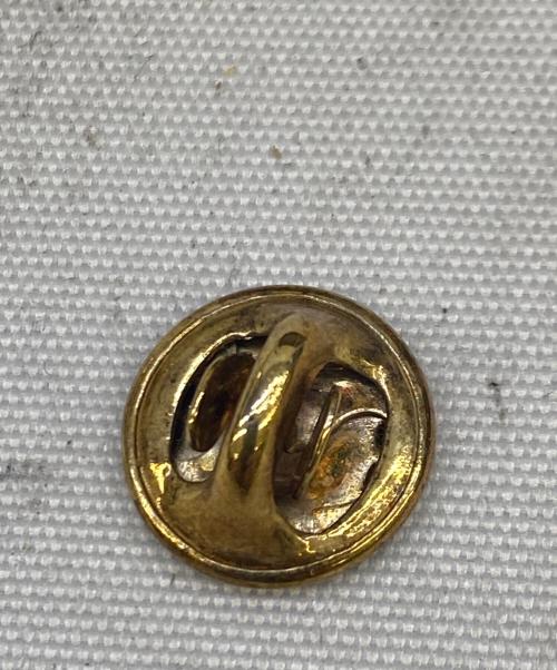 VERSACE（ヴェルサーチェ）VERSACE (ヴェルサーチェ) ブローチ ゴールドの古着・服飾アイテム