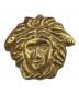 VERSACE（ヴェルサーチェ）の古着「ブローチ」｜ゴールド