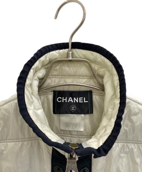 CHANEL（シャネル）CHANEL (シャネル) ココマークボタン付きパデッドジャケット ホワイト サイズ:42の古着・服飾アイテム