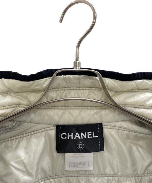 CHANEL（シャネル）CHANEL (シャネル) ココマークボタン付きパデッドジャケット ホワイト サイズ:42の古着・服飾アイテム