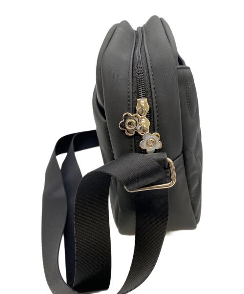 MARY QUANT（マリークヮント）MARY QUANT (マリークヮント) デイジーランダムキルトショルダーバッグ ブラックの古着・服飾アイテム