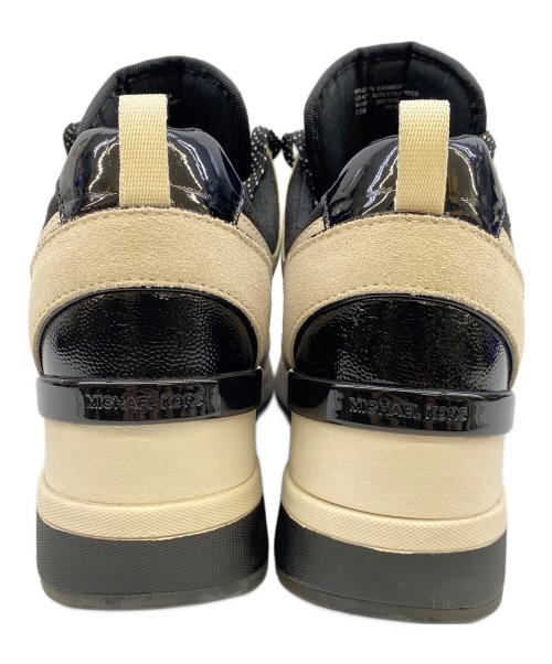 MICHAEL KORS（マイケルコース）MICHAEL KORS (マイケルコース) Georgie Wedge Trainer（ジョージー ウェッジ トレーナー） ベージュ×ブラック サイズ:7.5Mの古着・服飾アイテム