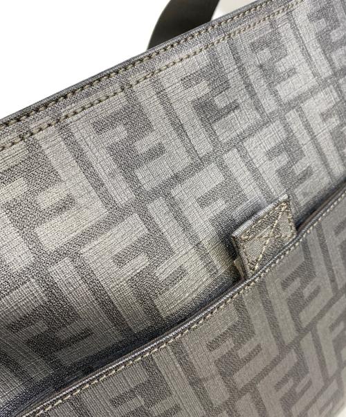 FENDI（フェンディ）FENDI (フェンディ) ショルダーバッグ グレーの古着・服飾アイテム