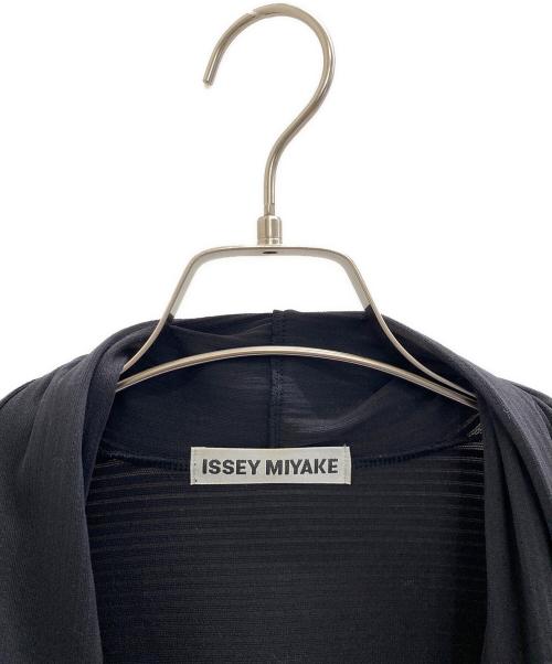 ISSEY MIYAKE（イッセイミヤケ）ISSEY MIYAKE (イッセイミヤケ) ドレープ プリーツ カーディガン ブラック サイズ:2の古着・服飾アイテム