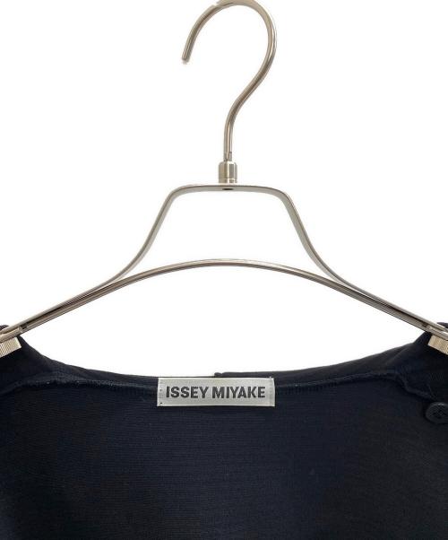 ISSEY MIYAKE（イッセイミヤケ）ISSEY MIYAKE (イッセイミヤケ) ドレープ プリーツ カーディガン ブラック サイズ:2の古着・服飾アイテム