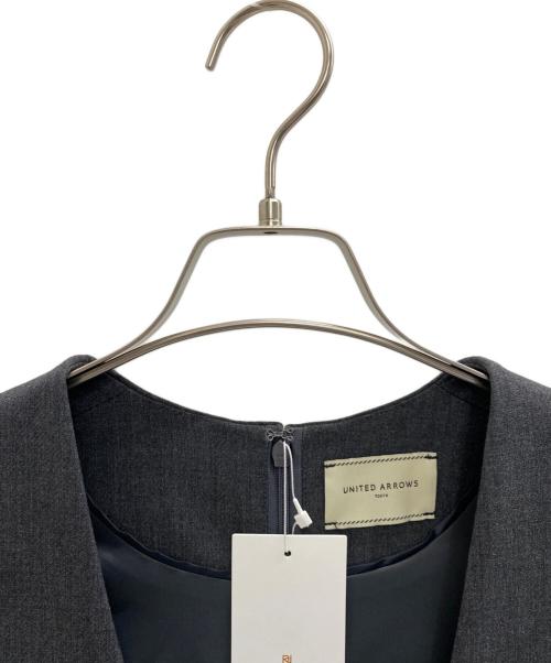 UNITED ARROWS TOKYO（ユナイテッドアローズトウキョウ）UNITED ARROWS TOKYO (ユナイテッドアローズトウキョウ) ジャンパースカート Vネックワンピース グレー サイズ:38 未使用品の古着・服飾アイテム
