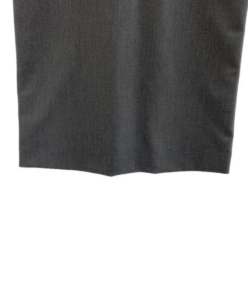 UNITED ARROWS TOKYO（ユナイテッドアローズトウキョウ）UNITED ARROWS TOKYO (ユナイテッドアローズトウキョウ) ジャンパースカート Vネックワンピース グレー サイズ:38 未使用品の古着・服飾アイテム