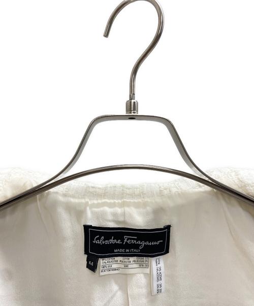 Salvatore Ferragamo（サルヴァトーレ フェラガモ）Salvatore Ferragamo (サルヴァトーレ フェラガモ) ボウタイ ツイードジャケット ホワイト×ベージュ サイズ:L (44)の古着・服飾アイテム