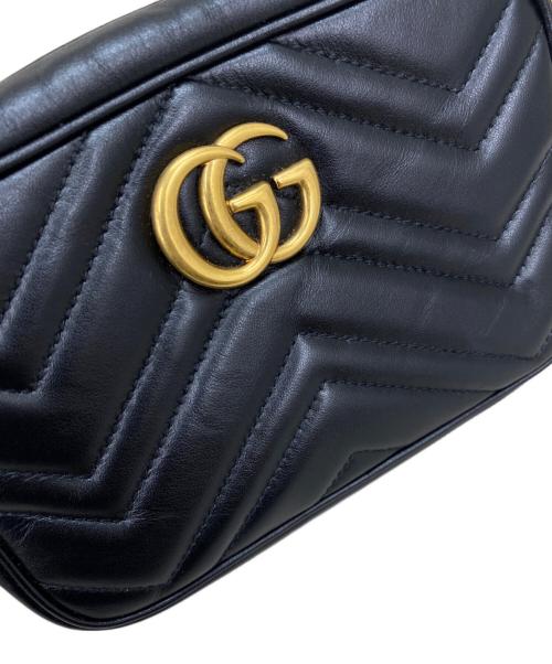 GUCCI（グッチ）GUCCI (グッチ) GGマーモント キルティング ミニバッグ / スモールカメラバッグ ブラックの古着・服飾アイテム