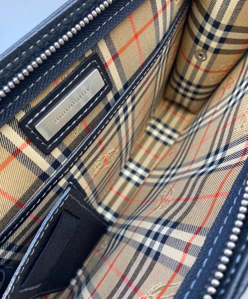 BURBERRY（バーバリー）BURBERRY (バーバリー) クラッチバッグ ブラックの古着・服飾アイテム