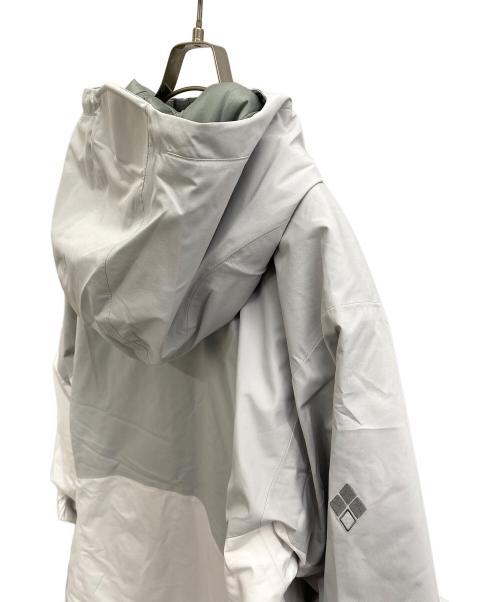 mont-bell（モンベル）mont-bell (モンベル) パウダーホップ パーカ Men's グレー×ホワイト サイズ:XLの古着・服飾アイテム