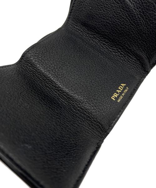 PRADA（プラダ）PRADA (プラダ) 3つ折り財布 ブラックの古着・服飾アイテム
