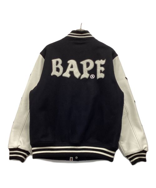 A BATHING APE（ア ベイシング エイプ）A BATHING APE (アベイシングエイプ) スタジャン ブラック×ホワイト サイズ:XLの古着・服飾アイテム