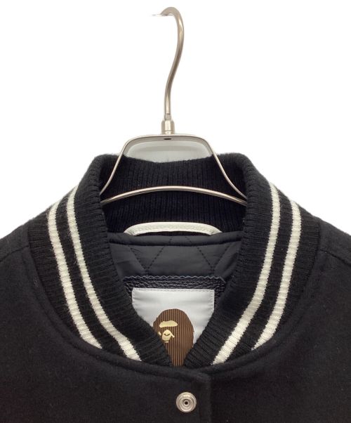 A BATHING APE（ア ベイシング エイプ）A BATHING APE (アベイシングエイプ) スタジャン ブラック×ホワイト サイズ:XLの古着・服飾アイテム