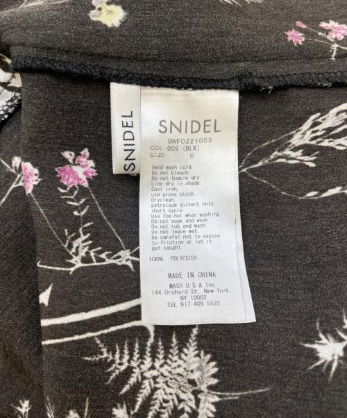 Snidel（スナイデル）Snidel (スナイデル) パイピングデザインプリントワンピース ブラックの古着・服飾アイテム