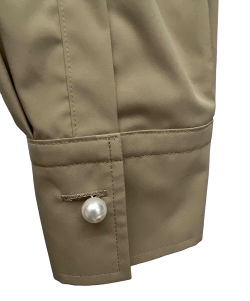 La boutique BonBon（ラブティックボンボン）La boutique BonBon (ラブティックボンボン) タフタパール釦シャツワンピース ベージュ サイズ:Freeの古着・服飾アイテム